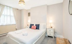 Pass The Keys City Break Apartment By Acton Main Line